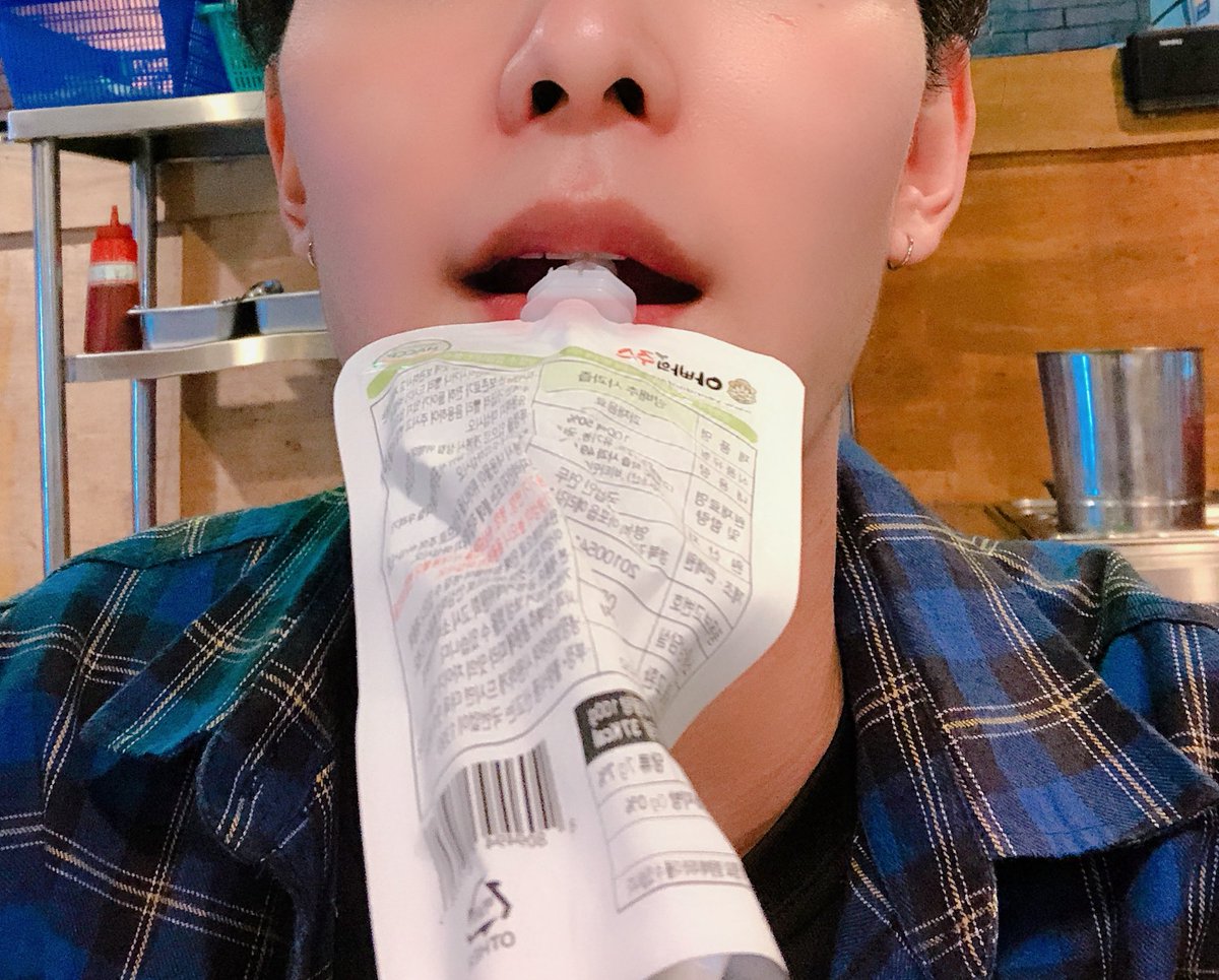 7__7zz's tweet photo. 양배추즙 맛있고,,! https://t.co/3dhRRZnqCM