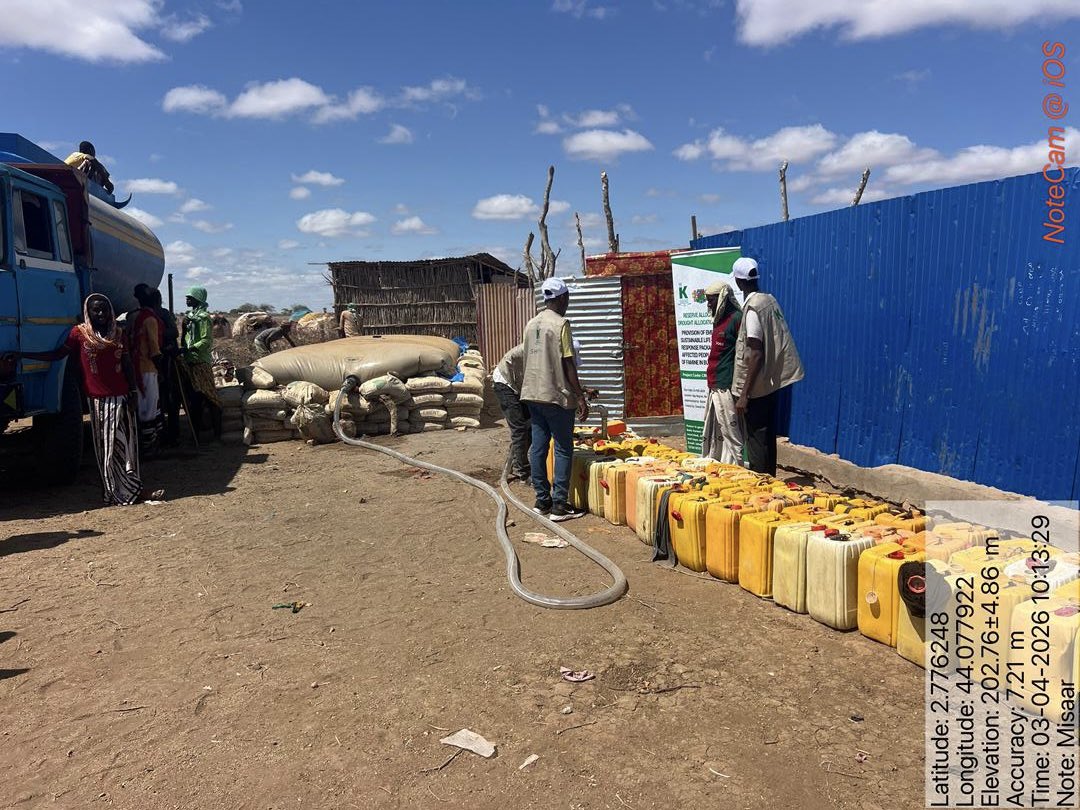 krdo_org_so's tweet photo. KRDO provided life-saving emergency water trucking to drought-affected communities in Burhakaba District, helping ensure reliable access to safe water and easing the burden of water shortages.
With support from SHF.
#WASH #DroughtResponse #Somalia #HumanitarianAction https://t.co/4oqr5TndoV