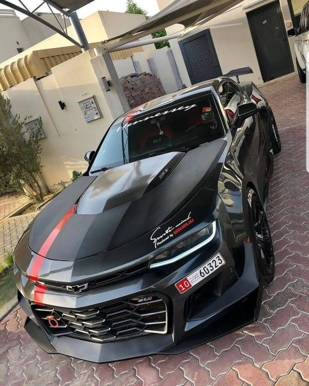 That Hennessey badge on the glass is a warning for others and a therapist for me. 🖤