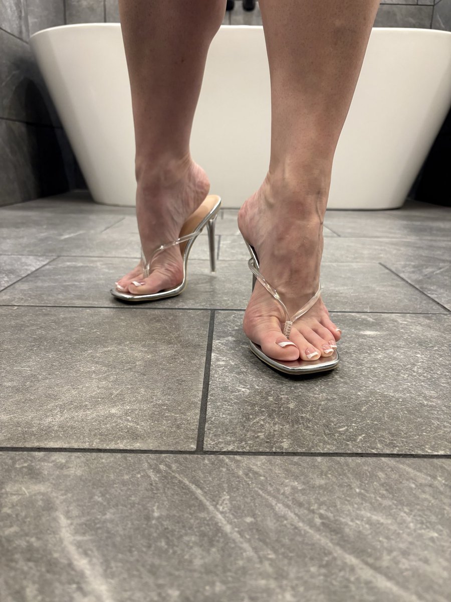 MsHeelsnArches tweet media