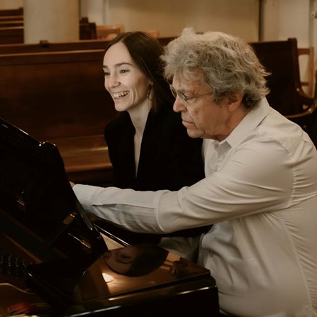 TimothyGWeir's tweet image. Rogé 75th - Onyx Classics also celebrates Pascal #Rogé on his birthday by revisiting the music of Francis Poulenc. He recorded Poulenc's complete solo piano works in the 1990s and now gives us the cello sonata, sonatas for two pianos, and four-hands music with wife, Elena Font.