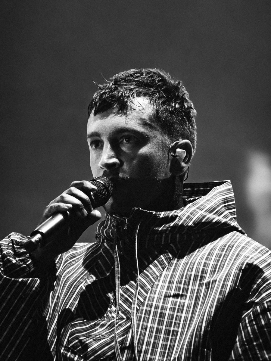 tyler joseph once said |-/ APE ꜱʜᴀᴋʏ ᴋɴᴇᴇꜱ OC tweet media