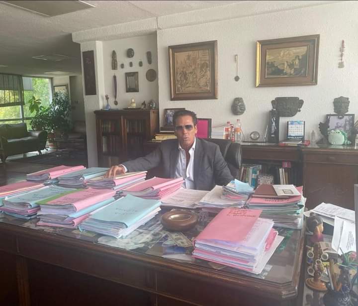 Holograma del Chivo tweet media