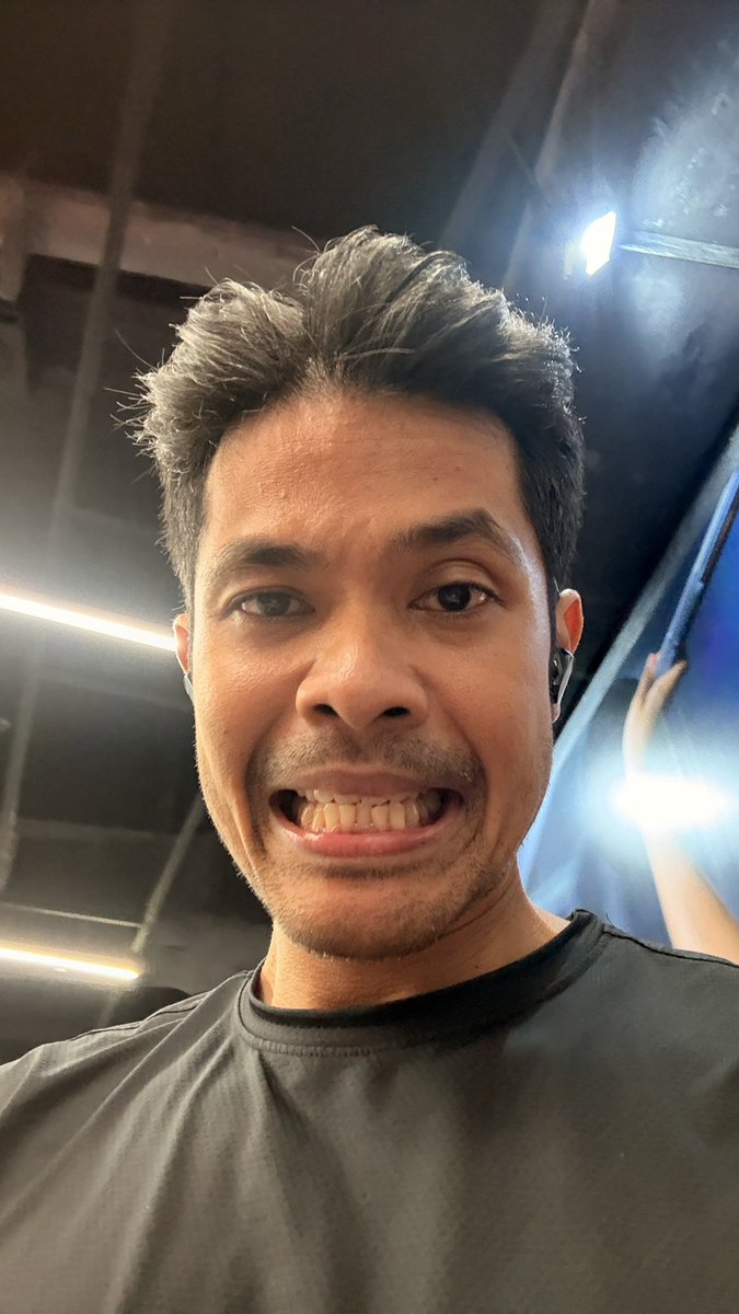 moving cow-cat tweet media