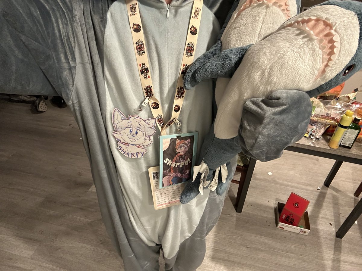 SharpBats's tweet photo. Bye LVFC, Easily my favorite con iv been to so far, Excited for AC :3c #LVFC https://t.co/mj94hUdlpu