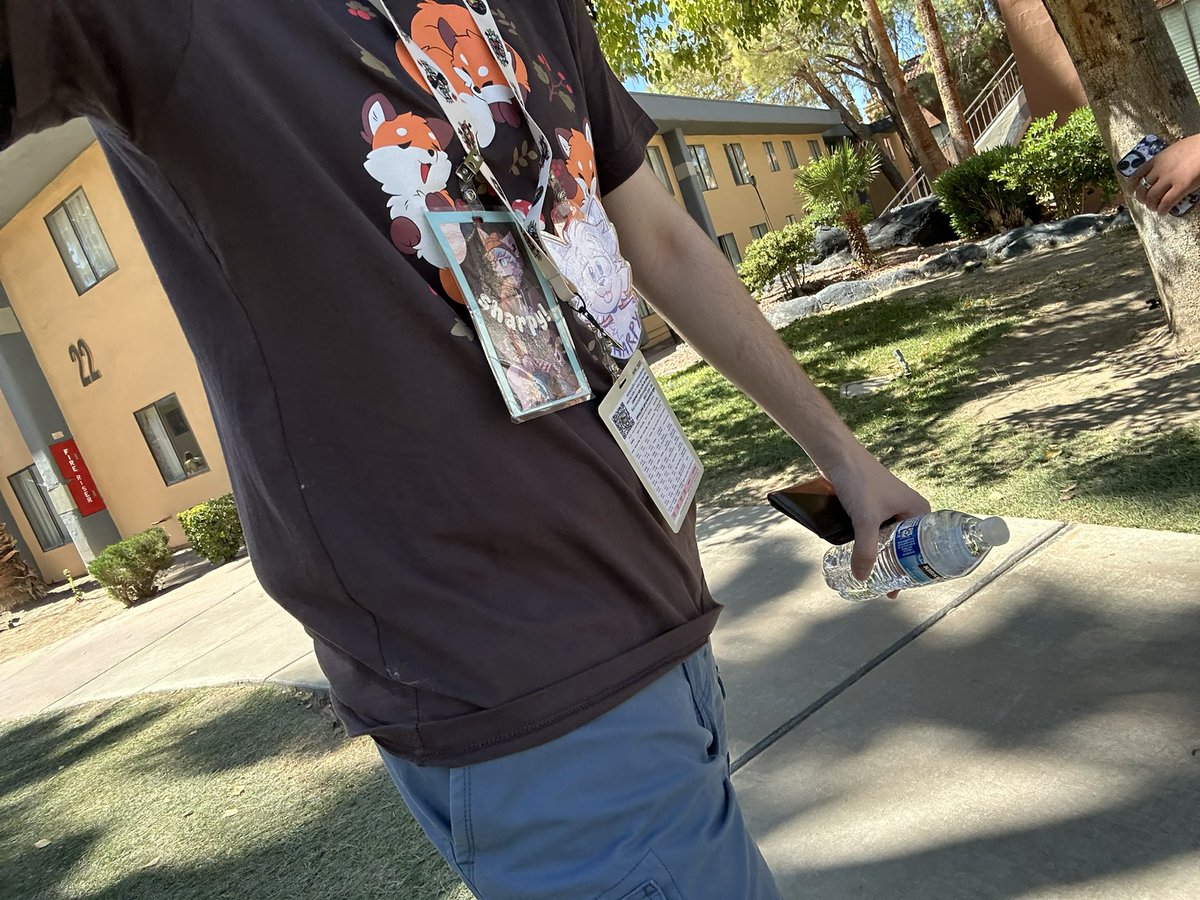 SharpBats's tweet photo. Bye LVFC, Easily my favorite con iv been to so far, Excited for AC :3c #LVFC https://t.co/mj94hUdlpu