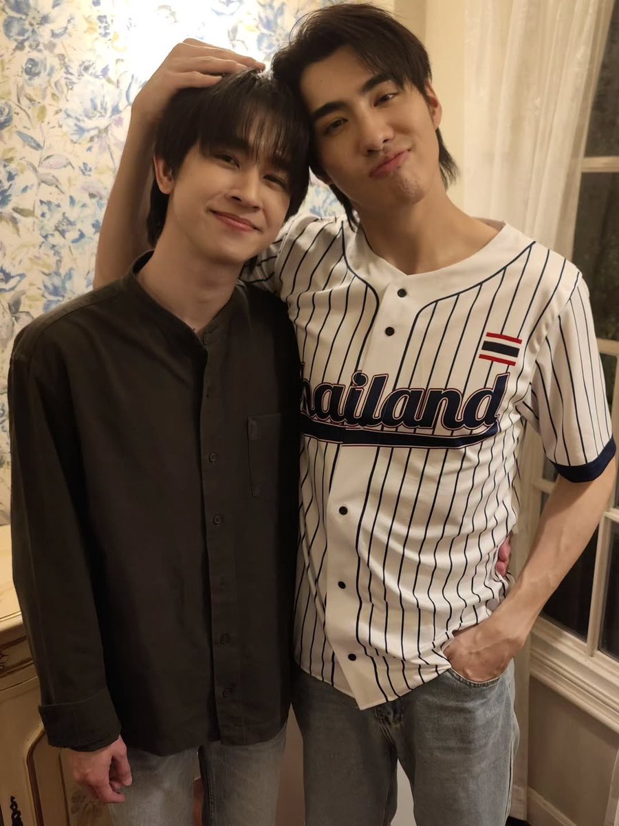 อณจ tweet media