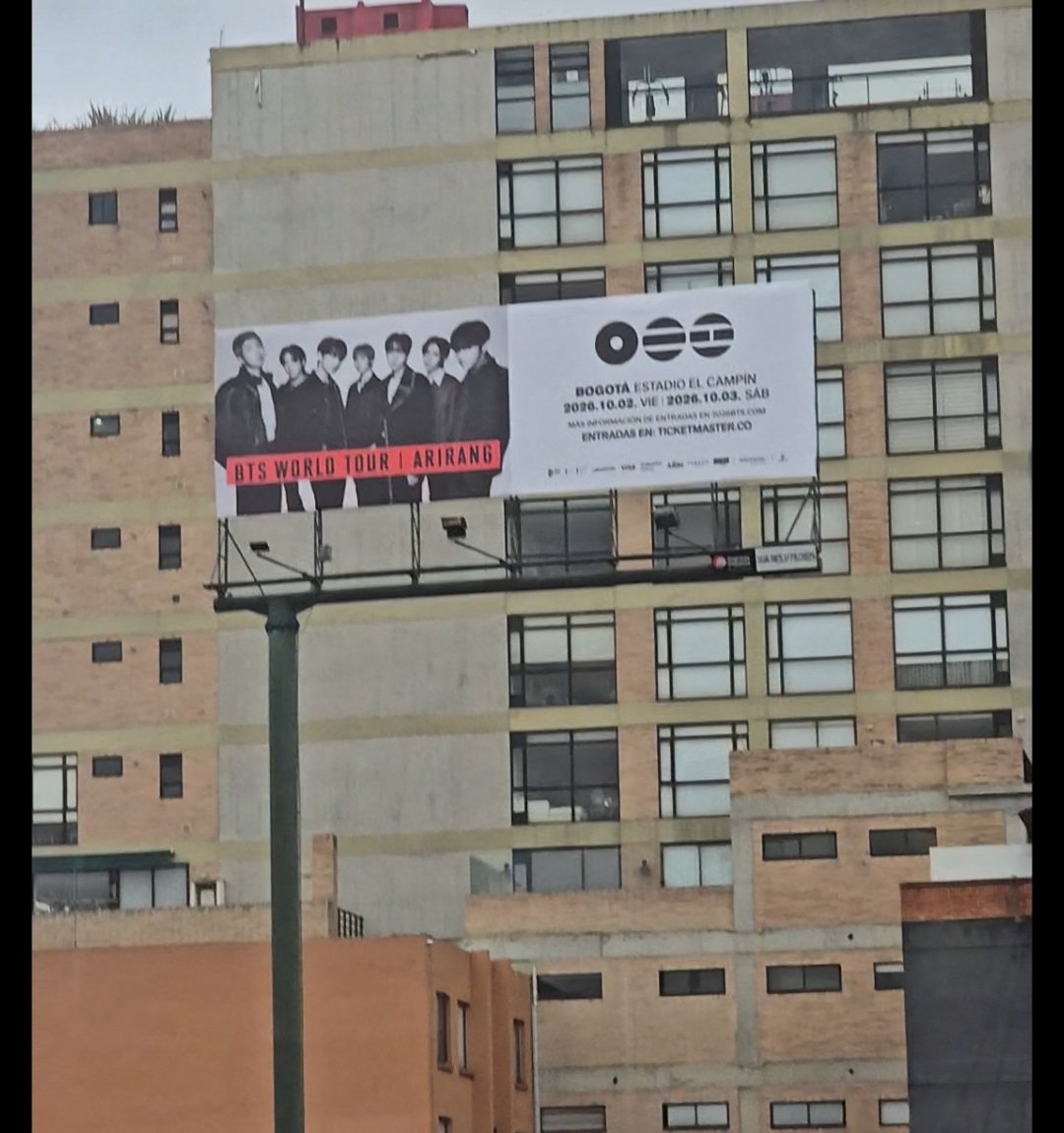 ARMYBogotaCol's tweet photo. La verdadera motivación para salir a recorrer la ciudad 💜🕯 Falta un día para la preventa con army Membership (Habiendo hecho el registro previo que estaba en el aviso de Weverse 🤨🫵)

El concierto de BTS en Colombia ya es una realidad y se llevará a cabo el 2 y 3 de octubre de 2026 en Estadio El Campín, marcando un momento histórico tanto para el fandom como para la industria del entretenimiento en el país. La llegada de una de las giras más grandes del mundo convierte a Bogotá en epicentro cultural y musical de la región.

Este evento representa un impacto directo en la economía local, impulsando sectores como el turismo, la hotelería, el transporte y el comercio. Miles de fans, tanto nacionales como internacionales, generarán una alta demanda de servicios, dinamizando la ciudad y fortaleciendo su posicionamiento como destino clave para espectáculos de gran escala.

Para ARMY, más allá de la emoción, estas fechas simbolizan el poder del fandom: una comunidad capaz de movilizar masas y generar un impacto económico tangible, consolidando a Colombia en el mapa global de la música en vivo. 💜

@paramo_presenta
#방탄소년단 #BTS
#BTS_WORLDTOUR_ARIRANG
#BTS_WORLDTOUR_ARIRANG_BOGOTA
#BTS_WORLDTOUR_ARIRANG_LATAM