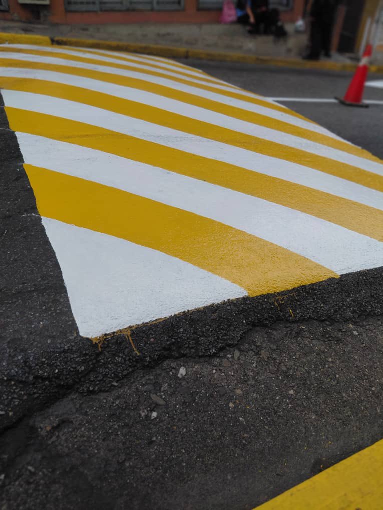 AlcaldiaBaruta's tweet photo. ¡Seguimos trabajando! 🍃
Nuestras cuadrillas de #AcciónInmediata siguen realizando labores de:
🍃 Desmalezado y limpieza:
📍 Urb. #LaTrinidad
📍 Urb. #Chuao
🚦 Demarcación:
📍 Urb. #PradosDelEste
📍 Sector. #LasMinas https://t.co/wITcGhGv3A