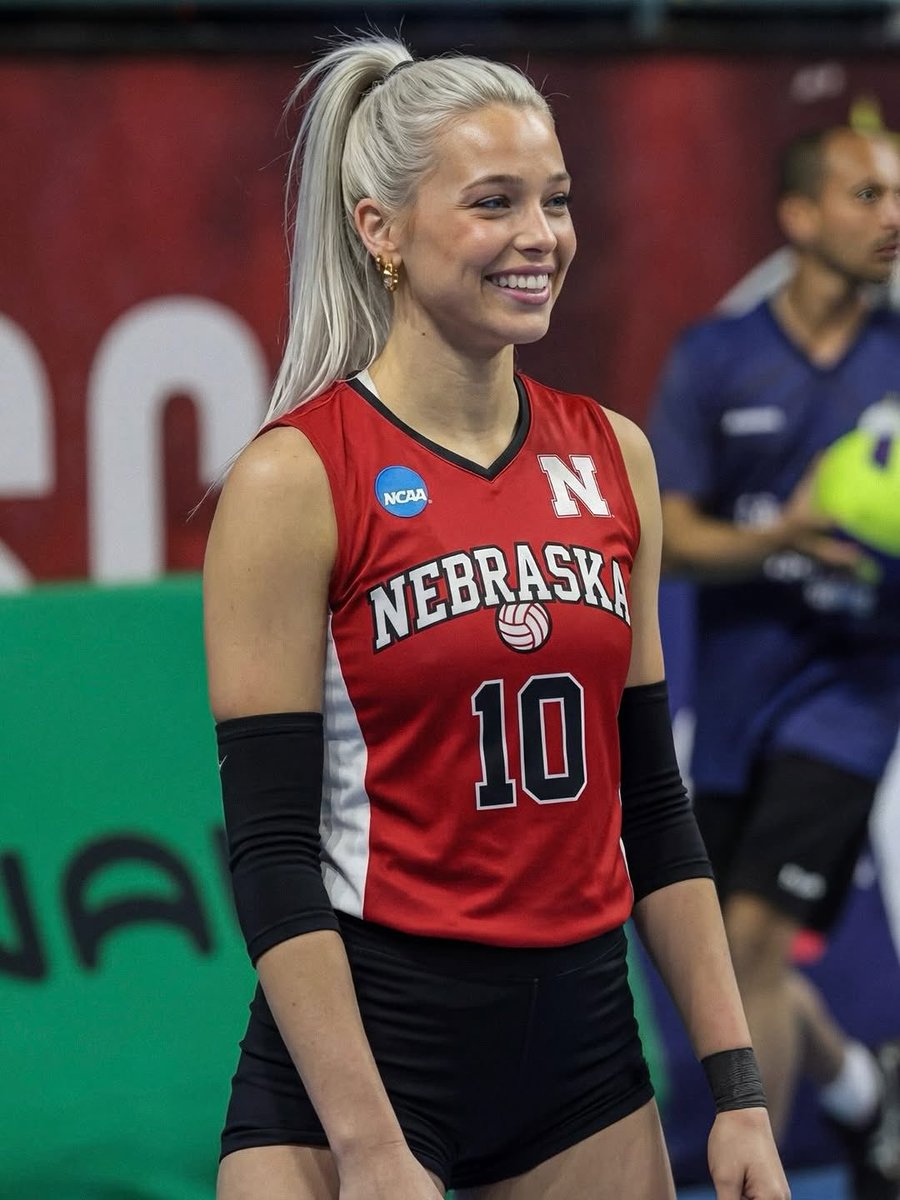 Celebrityhaze's tweet photo. I was just trying to watch a volleyball game https://t.co/JnZbUwpkJ5