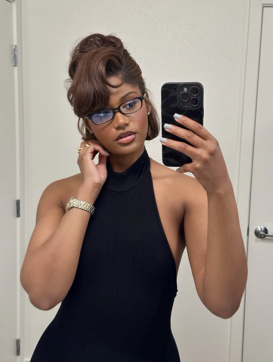 GirlGazer tweet media