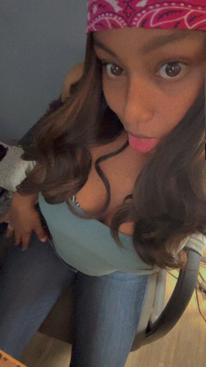 DivineAngelJae's tweet photo. Feeling cute today 

#sellingcontent #buyingcontent https://t.co/YA2nCGpNiR