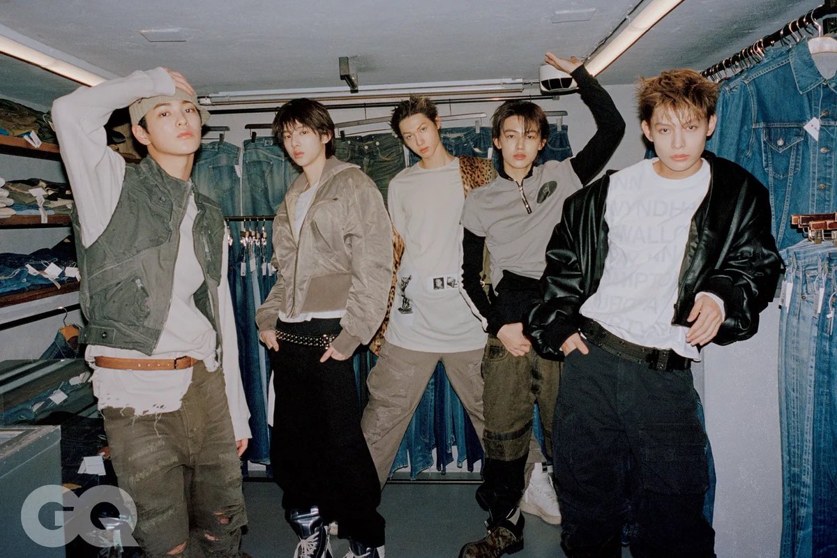 ᴀᴋʜ ᴢɪᴘ tweet media