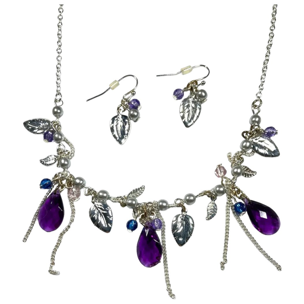 ClarasJewelry's tweet image. Avon Fun Baubles Dangles Beads Purple Drops Silvertone Necklace Pierced Earring Set MIB
#rubylane #vintage #designer #set #vintagebeginshere #jewelryaddict #giftideas #treasures 
#mothersday2026 #diva #glam #fashionista
rubylane.com/item/136230-E1…