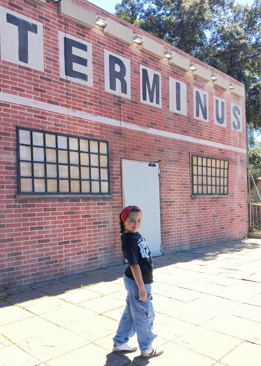La semana pasada tocó contarle a la troyanita la historia de una heroína que, a pesar de ser expulsada de su grupo, volvió para salvar a sus amigos de unos caníbales. Y todo ello en medio de un Apocalipsis zombie.💀