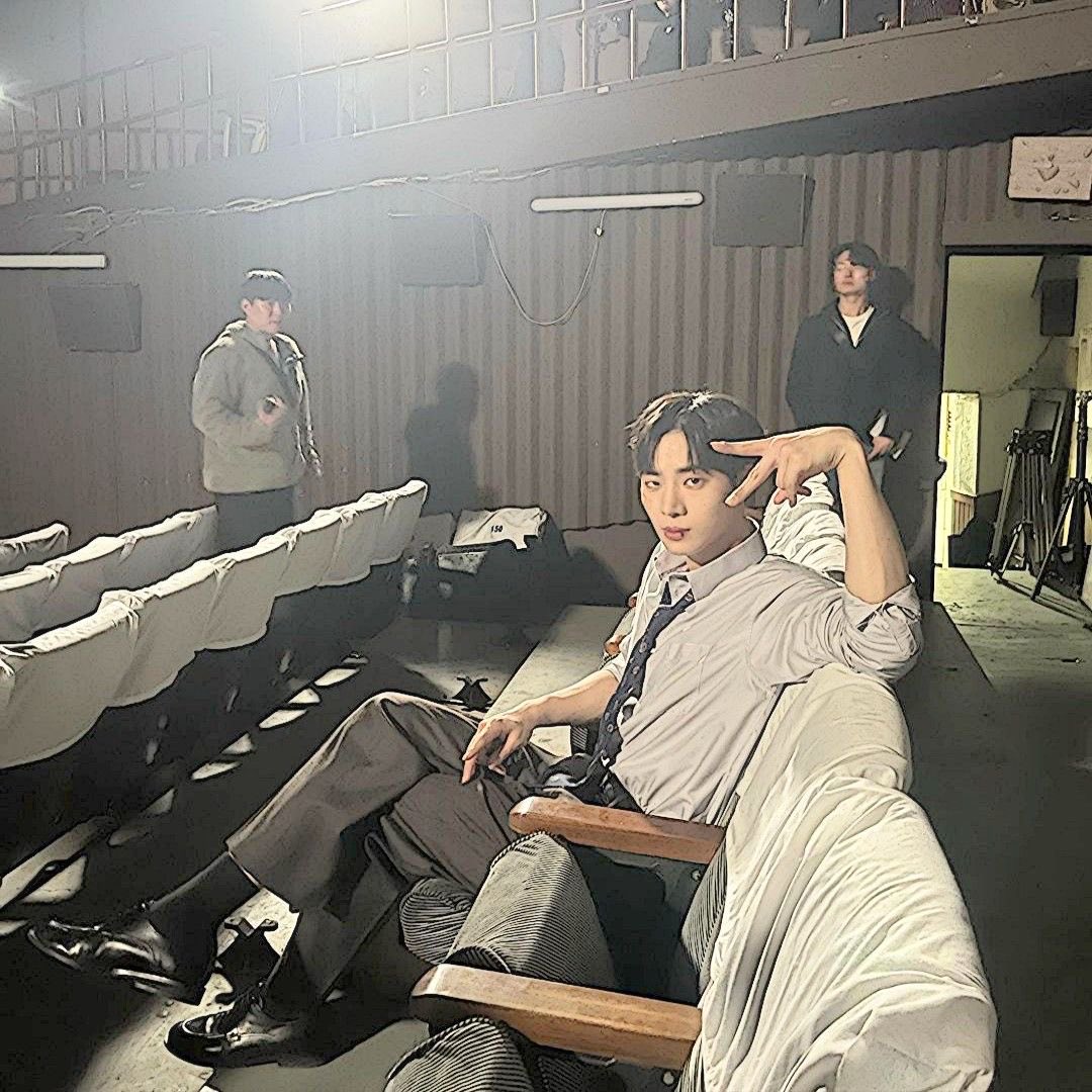 craniologue's tweet photo. ᅠ
ᅠ
cme wrap up? would you believe this is the first time he’s not in scrubs in almost the first quarter for the year? anyways, he’ll be in the clinics today. we’re cheering since it’s / meant / to be a chill day.

no idea which clinic though, fingers crossed it’s not GI.
ᅠ
ᅠ https://t.co/Rx57HOirsg