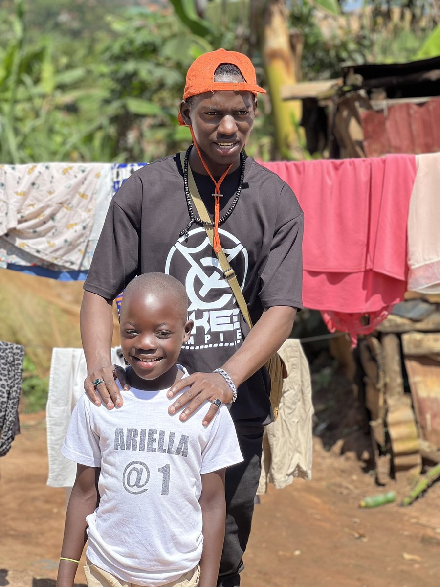 Ykeeempire1's tweet photo. We are deeply humbled and grateful for everyone who joined us in supporting a single mother of 6 in Wakiso, Bukasa.
Through your empathy, and willingness we were able to mobilize 1m for this family to begin securing a place they can truly call home through Sozo Properties🙏🏽❤️ https://t.co/554uf8qTgf