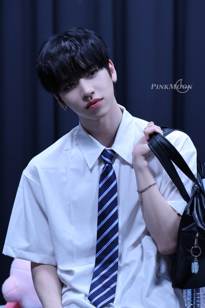 moonlight0y's tweet photo. 4/4 뮤브

#엔싸인 #nSSign #한준 #HANJUN https://t.co/cZpu1dLuYQ