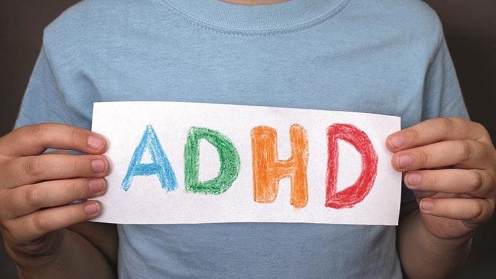 SecEd_Education's tweet image. Traditional #revision advice can fail #ADHD students because their brains run on energy, not time. Understanding what fuels focus &amp;amp; what drains it can transform preparation for #exams in school &amp;amp; at home. @PookyH outlines her practical guide for #teachers: buff.ly/4bbOvWU