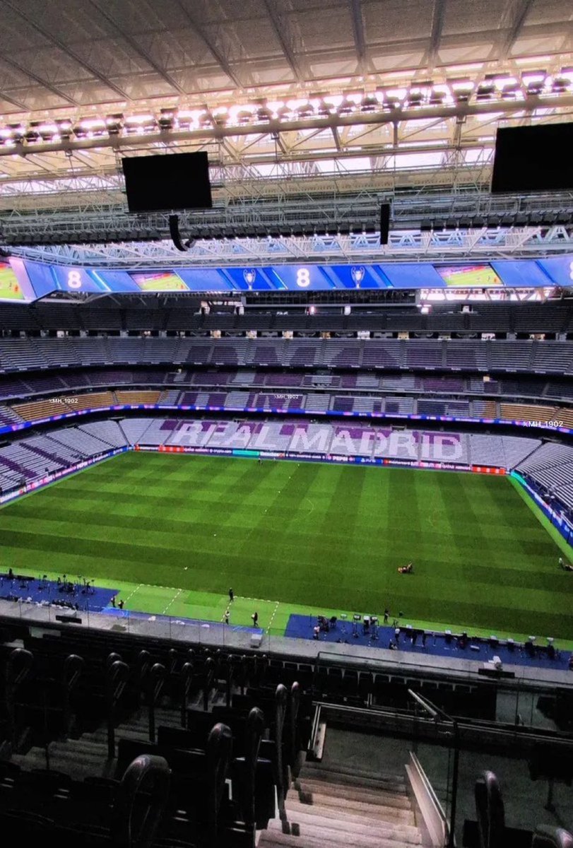 MadridUniversal's tweet photo. 🚨 JUST IN: Tomorrow's tifo at the Bernabeu is ready. https://t.co/KzZbpCT75E