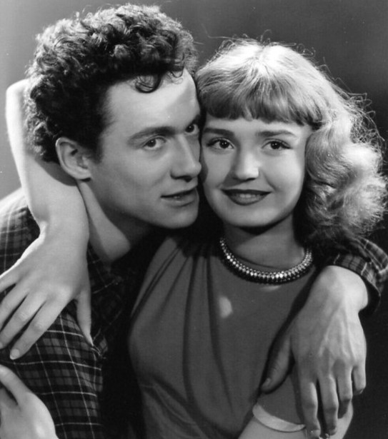 TinseltownTwins's tweet photo. Brigitte Auber with Maurice Ronet in Rendezvous in July (1949). #ClassicGirlOfTheWeek #BrigitteAuber https://t.co/hee7xf1XhI