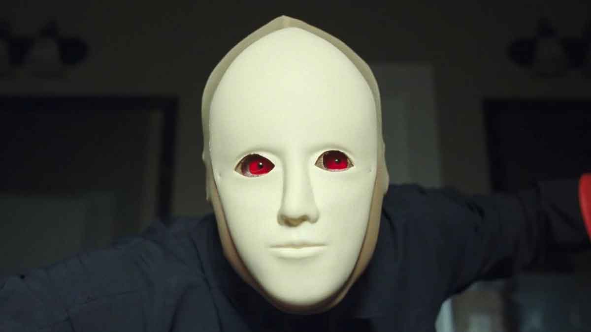 Cinemascomics's tweet image. Las primeras críticas de Faces of Death ya están aquí y ojo 👀 No parece un remake cualquiera, sino un thriller de terror incómodo, violento y con bastante más que decir de lo esperado 🔪💻🎬 cmcs.es/pcdfod #FacesOfDeath #Terror #CineDeTerror #Peliculas #Estrenos