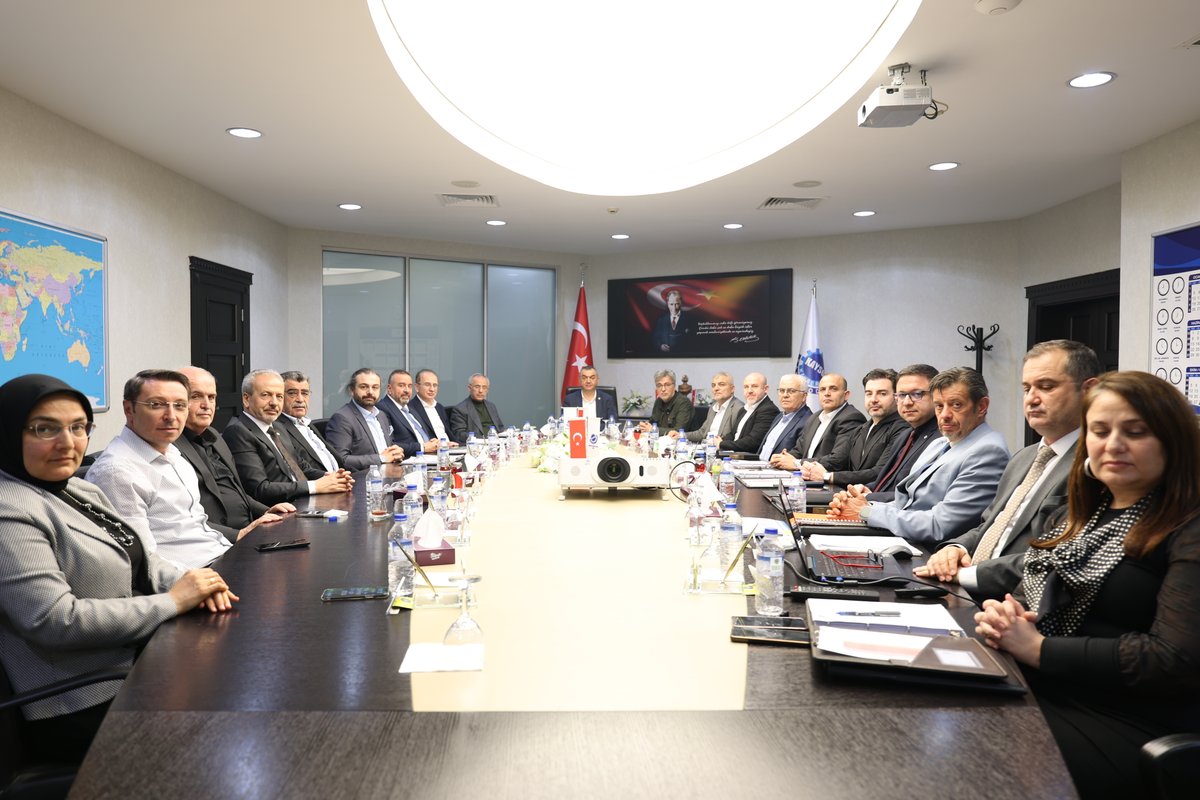 Kayseriso's tweet photo. Kayseri Sanayi Odası (#KAYSO) Yönetim Kurulu Toplantısı, Başkanımız Mehmet Büyüksimitci’nin başkanlığında gerçekleştirildi.

Gündemdeki maddeler görüşülerek karar bağlandı.
Alınan kararların şehrimize ve sanayicilerimize hayırlı olmasını dileriz.

@mbuyuksimitci https://t.co/4gJhLzmywm