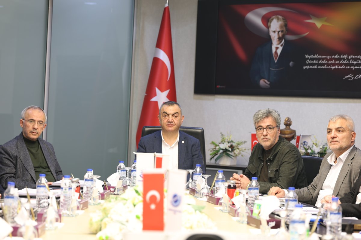 Kayseriso's tweet photo. Kayseri Sanayi Odası (#KAYSO) Yönetim Kurulu Toplantısı, Başkanımız Mehmet Büyüksimitci’nin başkanlığında gerçekleştirildi.

Gündemdeki maddeler görüşülerek karar bağlandı.
Alınan kararların şehrimize ve sanayicilerimize hayırlı olmasını dileriz.

@mbuyuksimitci https://t.co/4gJhLzmywm