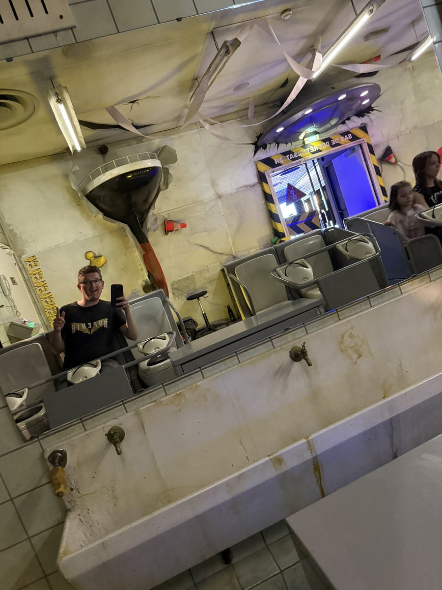 ThemeParkWW's tweet image. I’ve never experienced a dark ride where you sit on a toilet before 😂 There’s some very quirky rides at Futuroscope 🚽🧻

#futuroscope