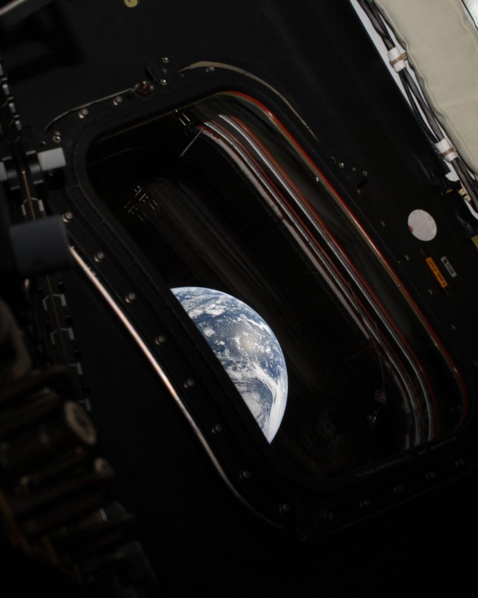 DigitalTrends's tweet image. New Artemis II images from NASA reveal breathtaking views of Earth, highlighting the scale and beauty of our planet from space.

#nasa #artemisii #space #spacenews