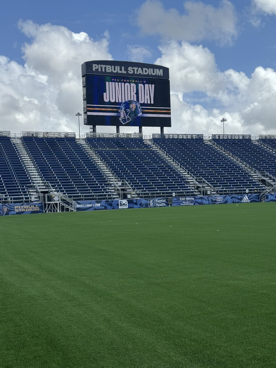 max_cassell's tweet photo. Thanks @CoachJB_4  and @AliciaPayneFIU for a great visit at FIU. Can’t wait to be back this summer. 

@PDS_ChargersFB @iKingGreen @ChadGrier_ https://t.co/RiqGDgcH0A