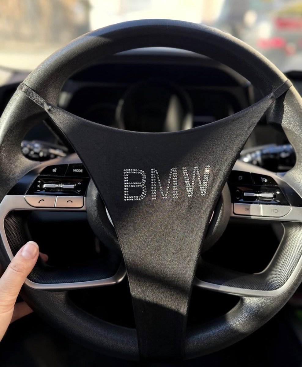 queen z. tweet media