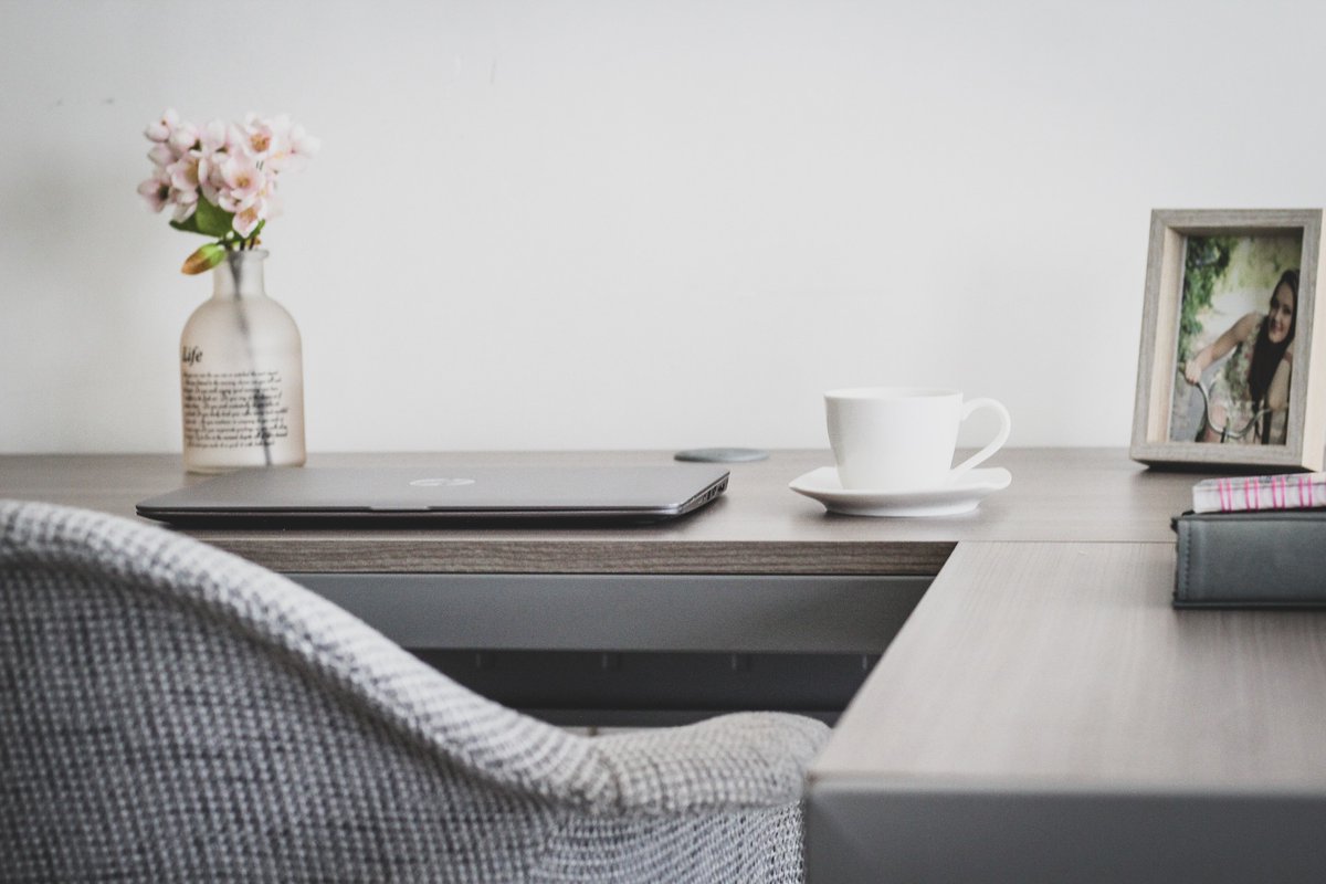 SoftHomeGarden's tweet photo. "Evden çalışmak… kahve, sessizlik ve odaklanma. 🖥️☕ #HomeOffice #EvOfis #ÇalışmaAlanı" https://t.co/u85dmZ2Zw9