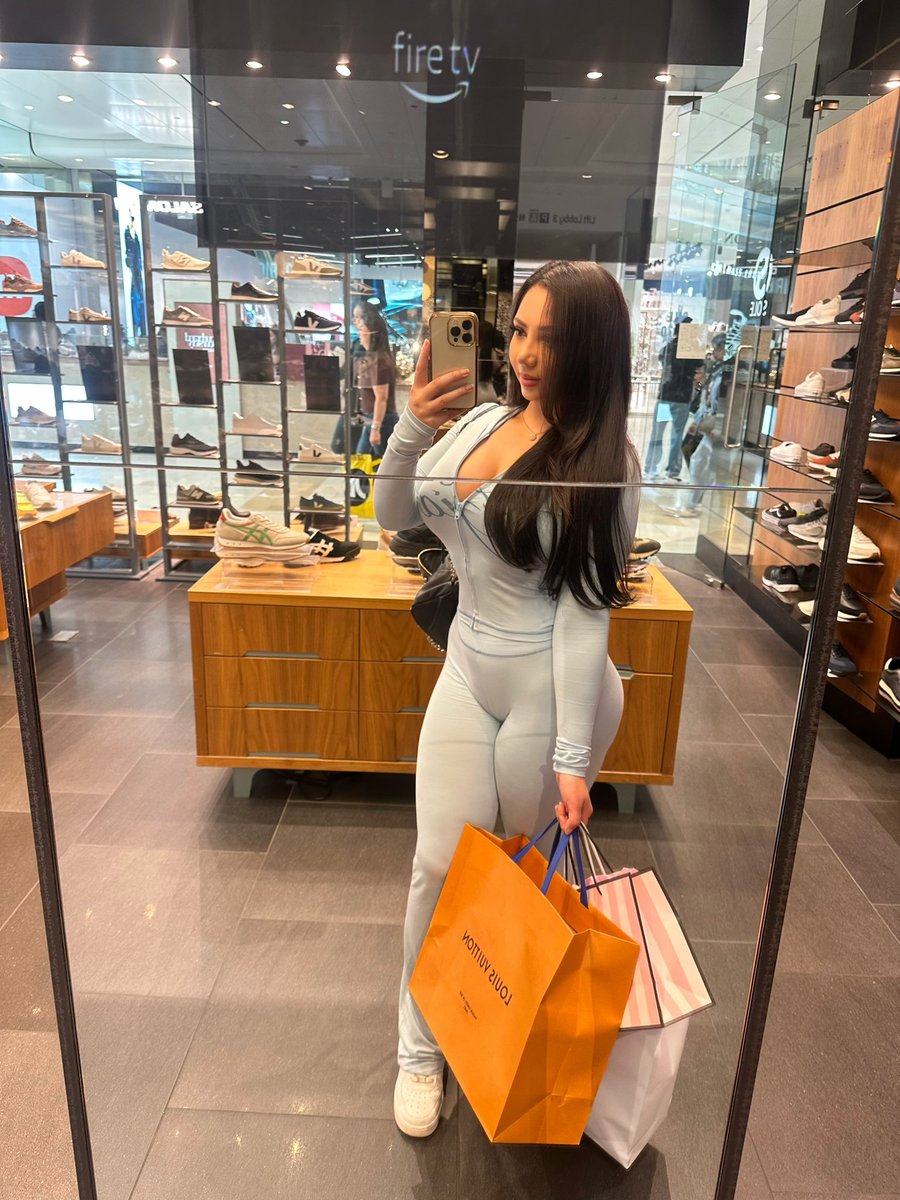 𝐿𝑜𝓁𝒶 ♡ tweet media