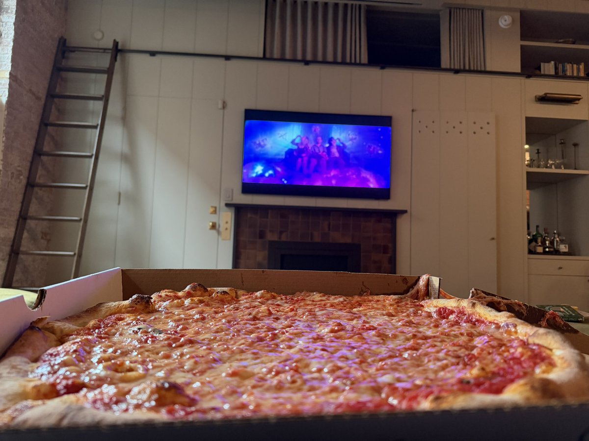 Karen Gillan tweet media