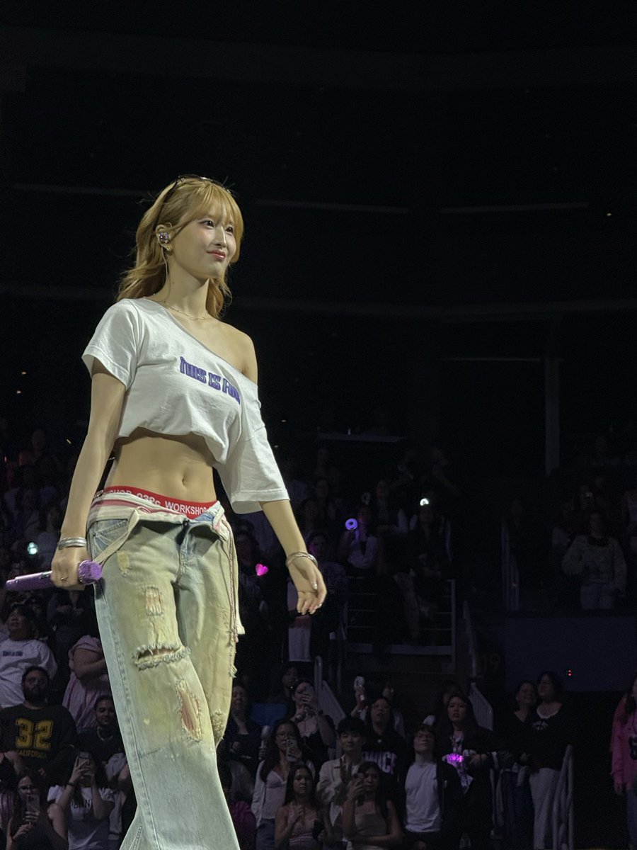 jenposse's tweet photo. como que segue a vida depois de ter visto elas tao perto assim 😭😭 https://t.co/apUwf2c3yE