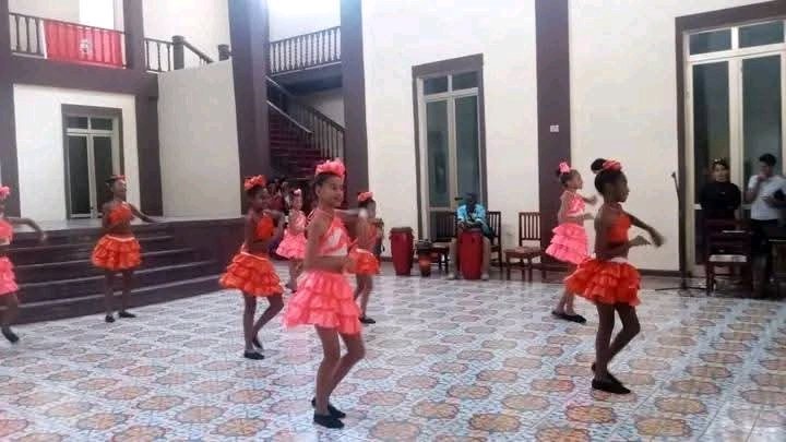 #Guantanamo La Enseñanza Artística, el Movimiento de Artistas Aficionados y las compañías danzarias en  contribuyen al desarrollo cultural de la provincia. La calidad y la profesionalidad priman en cada presentación
#CubaEsCultura 
@yoeabero1 <a href="/LopezYoelvys/">Yoelvys Labañino López</a> <a href="/ArtEscenicasCub/">Consejo Nacional de las Artes Escénicas Cuba</a>