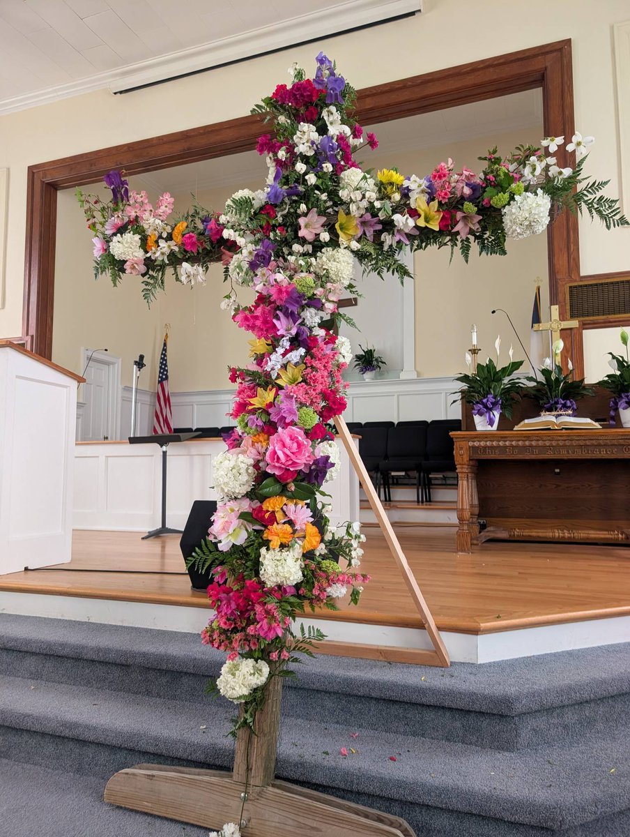 fbcwc's tweet photo. A few pictures from our Resurrection Sunday festivities: a beautiful sun-rise service in our Cemetery, and a favorite tradition of many, beautifying the instrument of death, turning it to a symbol of new life! https://t.co/kye2Kwv3tl
