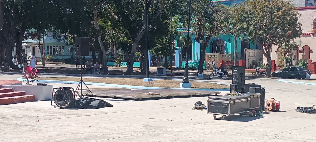 💜Continúan los aseguramientos, para garantizar en el parque Mariana Grajales, el acto de las #CubanasVsBloqueo que tendrá lugar mañana 7 de abril, en homenaje al 96 natalicio de #VilmaPorSiempre
#TumbaElBloqueo