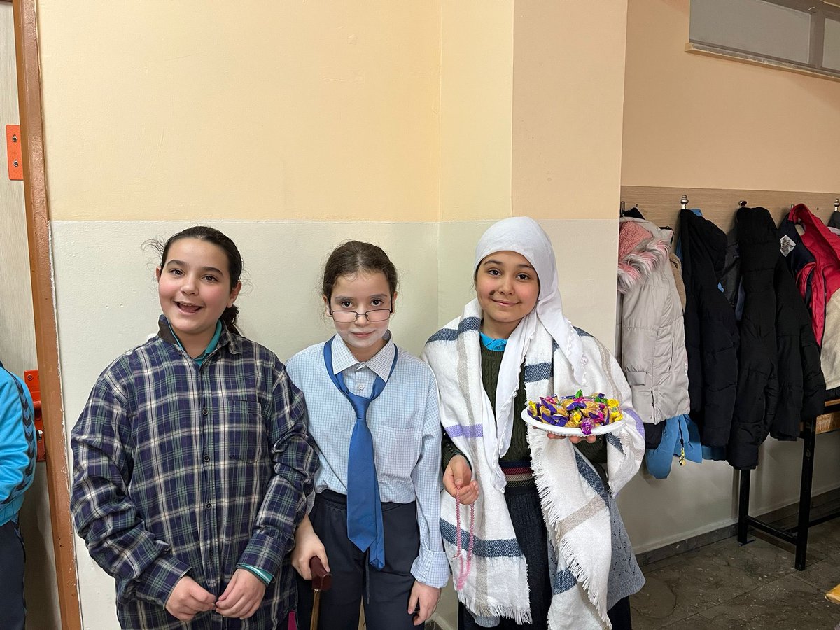 Türkçe dersimizde 5A, 5B ve 5E sınıflarında atölye çalışması olarak ‘Misafirlik’ konusunu ele aldık. Öğrencilerimiz misafirlik konulu dramalar yapmıştır.Eğlenceli, öğretici bir etkinlik oldu. Emeği geçen öğrencilerimize teşekkür ederiz.<a href="/tcmeb/">Millî Eğitim Bakanlığı</a> <a href="/Yusuf__Tekin/">Yusuf Tekin</a> <a href="/Murat4Kucukali/">Murat Küçükali</a>