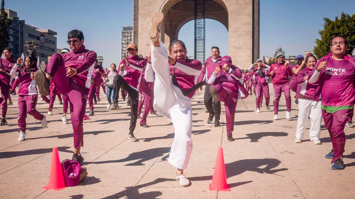 CdmxPilares's tweet photo. 🕊️⚽ En el #DíaInternacionalDelDeporteParaElDesarrolloYLaPaz reconocemos al deporte como motor de inclusión, convivencia y bienestar colectivo.
Su poder transforma realidades 💜 ven a #PILARES y actívate hoy. 🔥 https://t.co/LCIWpMGFrz