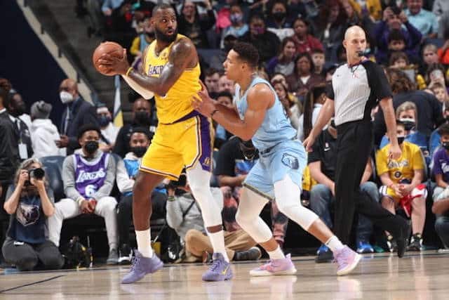 ScoopB's tweet photo. Desmond Bane rsponds to LeBron James’ recent comments regarding the city of Memphis. 🏀

"The people who live there in Memphis and spend their time there understand how special it is. It’s just real genuine people. If you’ve been there you know.”

🔗My Story - https://t.co/cQrKWYTXrj

1/2