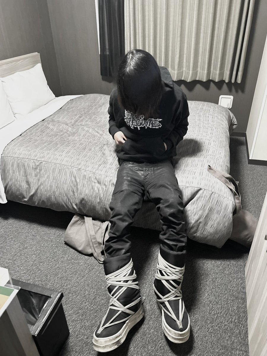 0000000001 tweet media