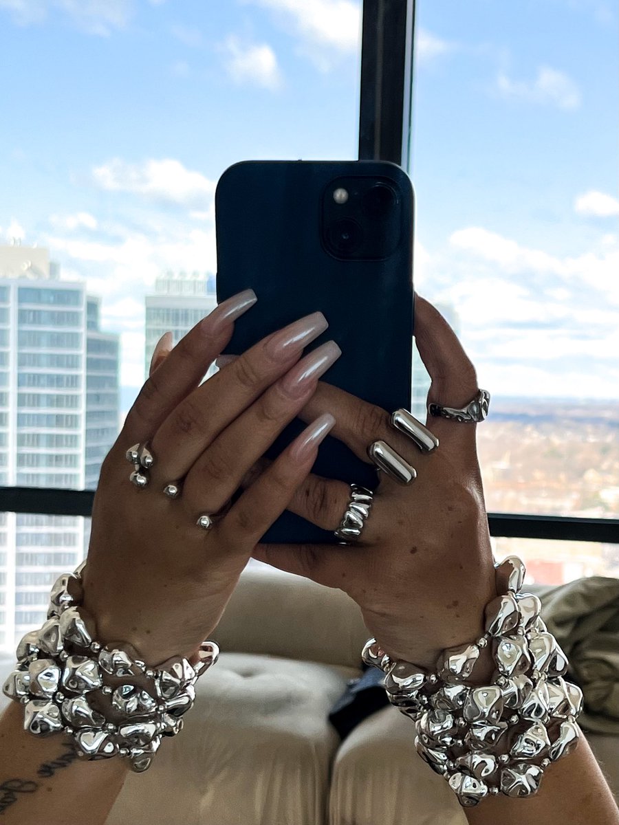 shayyyyworld's tweet photo. I built a black-owned jewelry brand for people who understand layering is an art. https://t.co/O9vr3X71U2