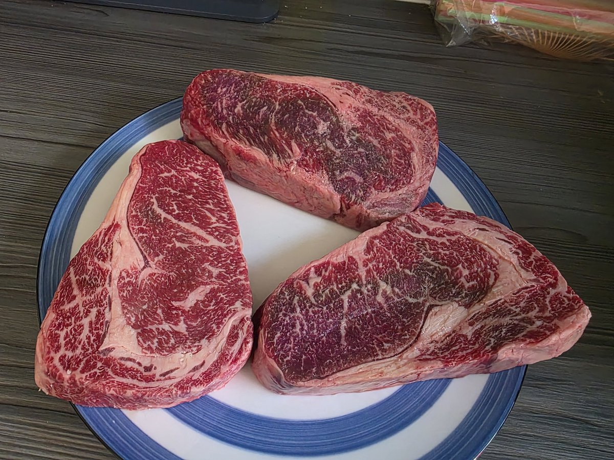 SimpleSocial1st's tweet image. 3 of the finest ribeye from Drurys Butchers in @eportsocial ...

Bbq will be fired up shortly....

Thoughts on them @bootlegger1974 

#BBQ #Steak #Ribeye