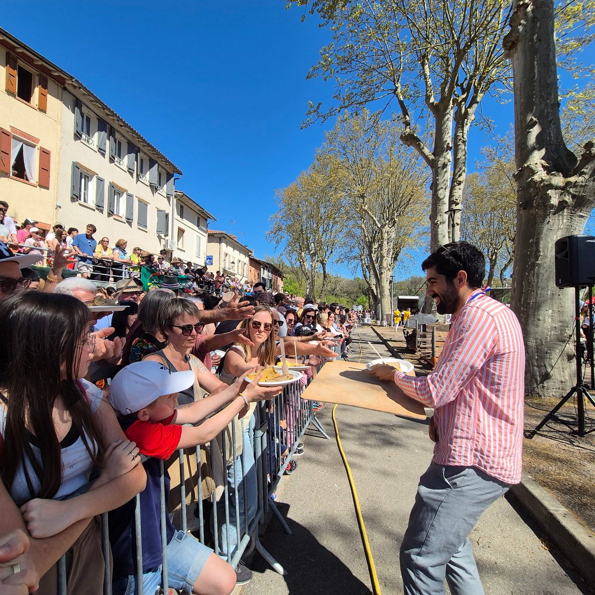 GuillaumeDAC's tweet image. 15 000 œufs pour l’incontournable omelette géante de #Bessières ! 🥚🐓🔥

Un grand moment populaire du #NordToulousain soutenu par l’ #Occitanie avec @CaroleDelga !

Un événement aux côtés des bénévoles, de la confrérie et des  habitants réunis autour de cette fête populaire!