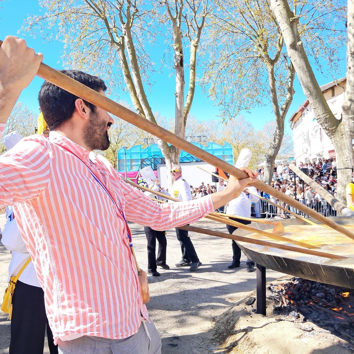 GuillaumeDAC's tweet image. 15 000 œufs pour l’incontournable omelette géante de #Bessières ! 🥚🐓🔥

Un grand moment populaire du #NordToulousain soutenu par l’ #Occitanie avec @CaroleDelga !

Un événement aux côtés des bénévoles, de la confrérie et des  habitants réunis autour de cette fête populaire!