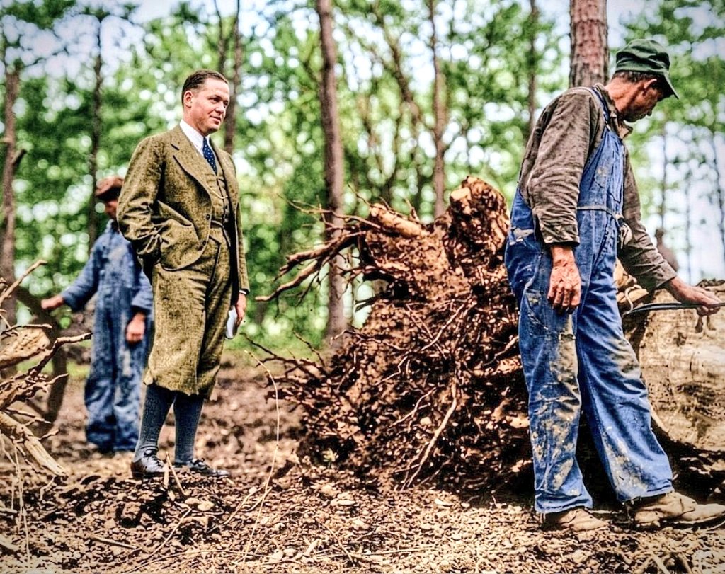 Hainesy76's tweet photo. Bobby Jones during construction and the first Masters tournament 🐐 https://t.co/hiWWkduuMU