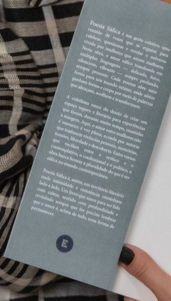 “entre versos que oscilam entre o erótico e o contemplativo” 

LORENA FERETTE CANÔNICAMENTE ESCREVERIA PUTARIA POÉTICA TAL QUAL EMILY DICKINSON E ANA CAETANO BOA TARDE