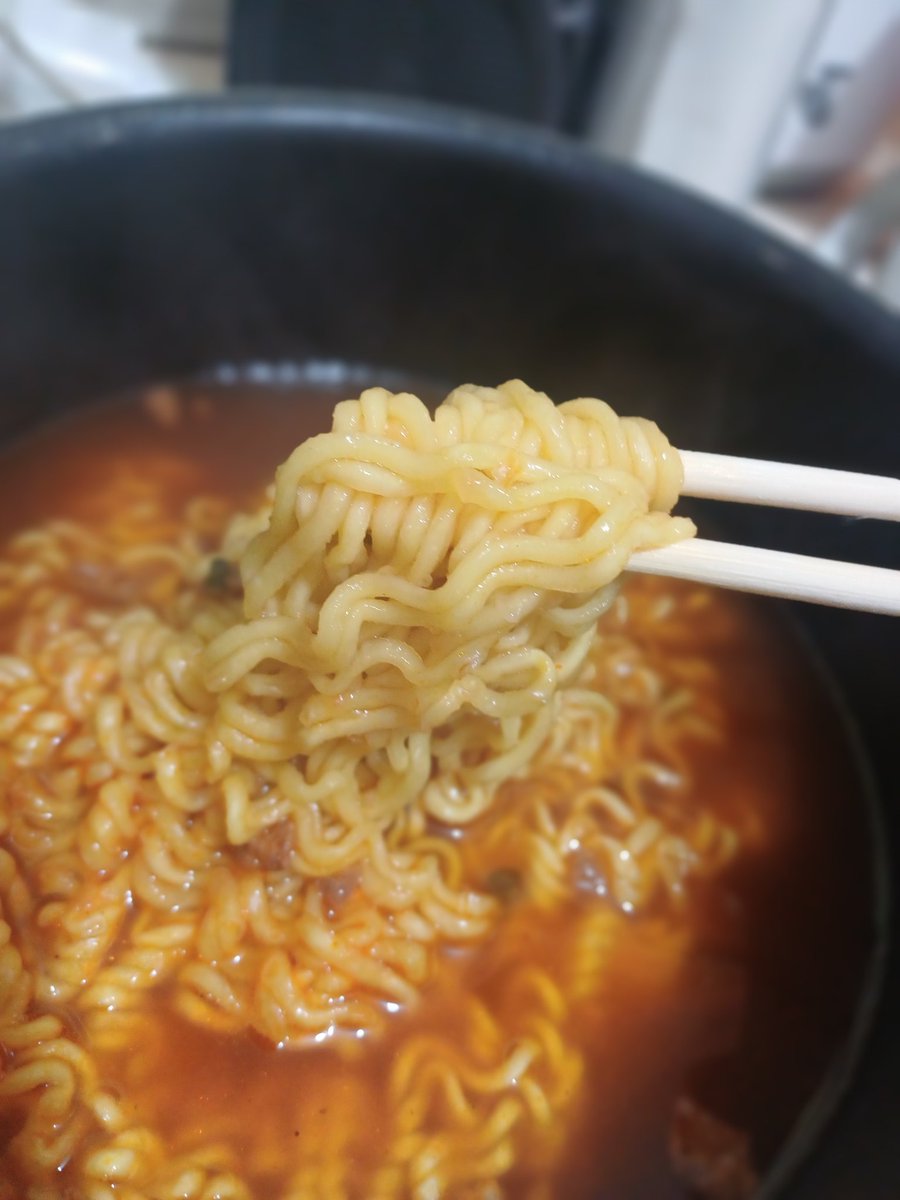 appl3xx's tweet photo. Ramen, nine times out of ten 😅 https://t.co/pTEgdIvmwM